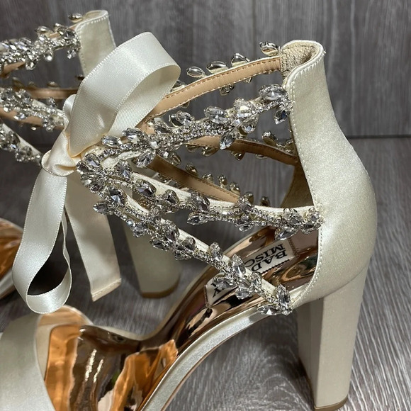 NEW Badgley Mischka Everafter Embellished Blocked Heel Sandal in Ivory Satin 8.5 - Picture 3 of 14